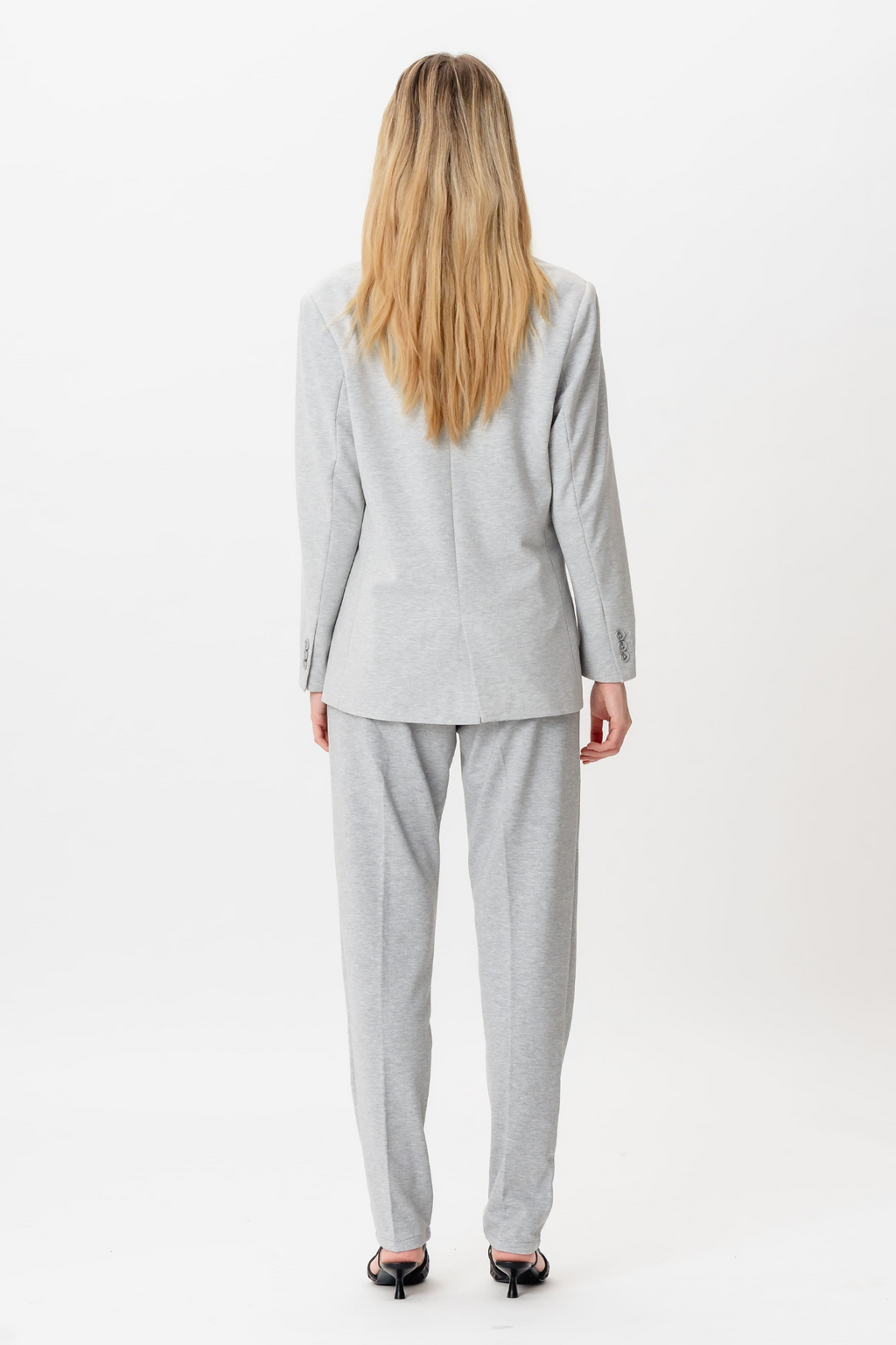 Performance Moteriškas kostiumas (šviesiai pilkas) – pasiūlymas