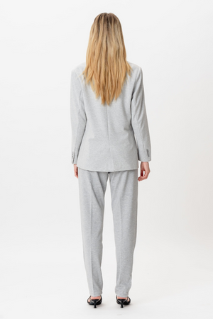 Performance Moteriškas kostiumas (šviesiai pilkas) – pasiūlymas
