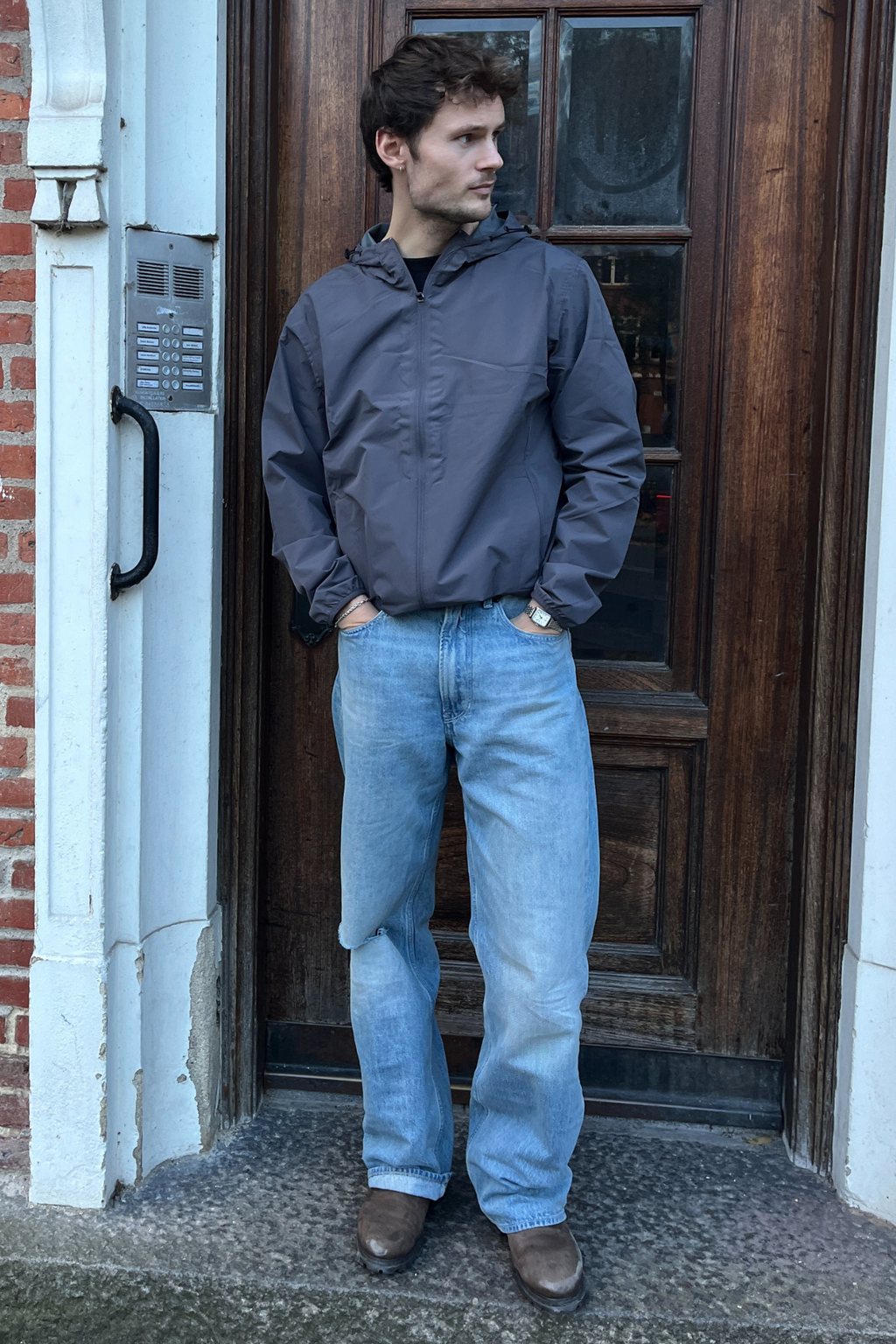 Vėjobreakeris - tamsiai pilka