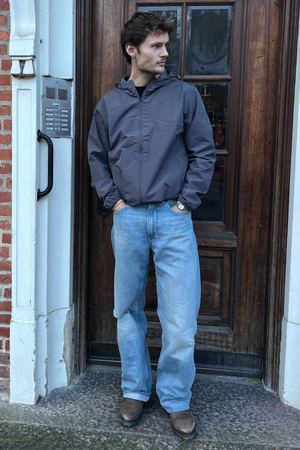 Vėjobreakeris - tamsiai pilka