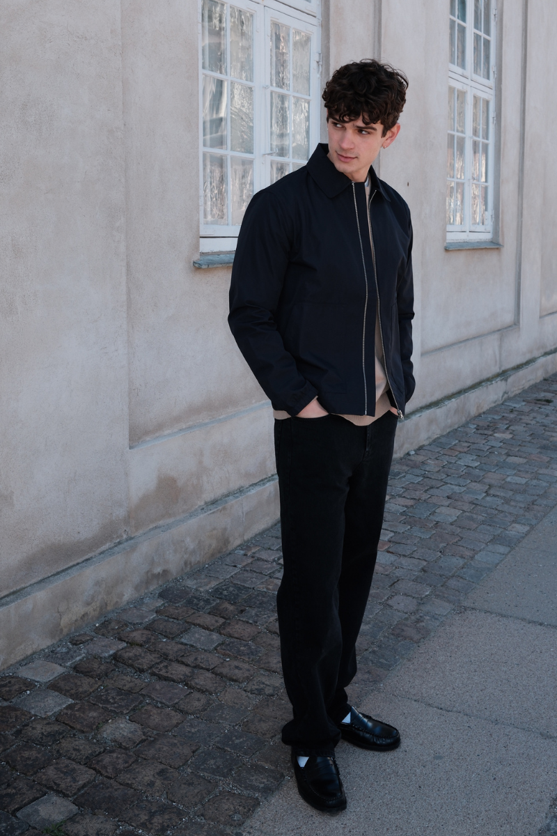 Trumpa striukė su užtrauktuku – tamsiai mėlyna