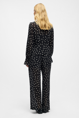 „Gina Pant“ - juodi taškai