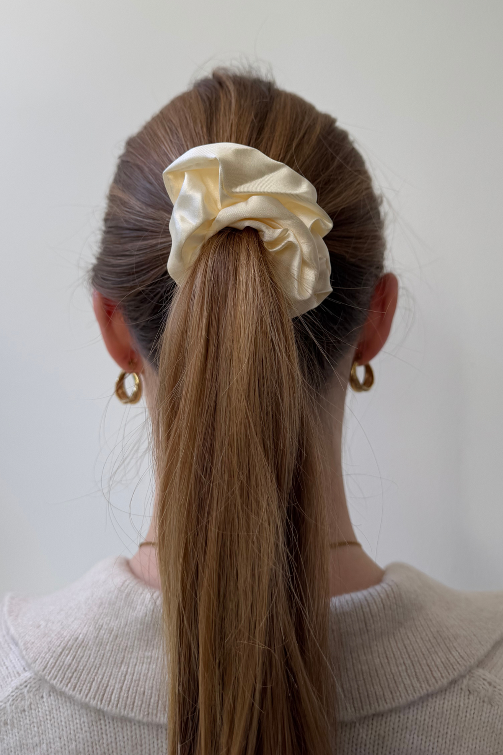 Satino scrunchie - balta