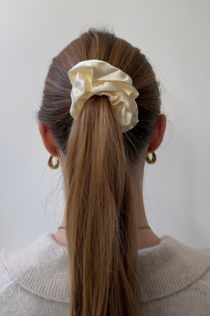 Satino scrunchie - balta