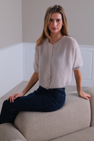 Marijos trumpomis rankovėmis mezginys – smėlio spalvos