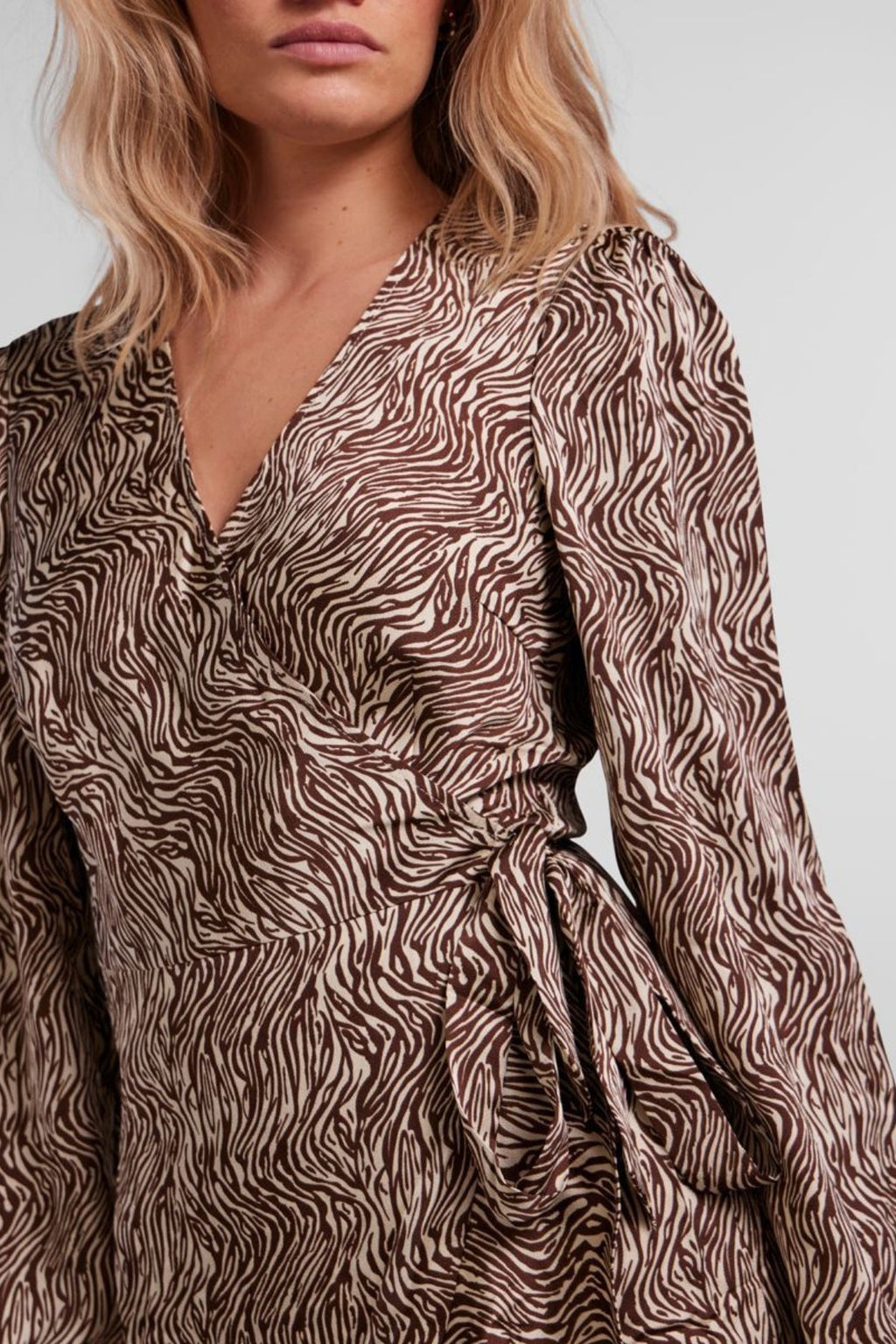 Džuljeta Wrap Kjole - cikorijos kava