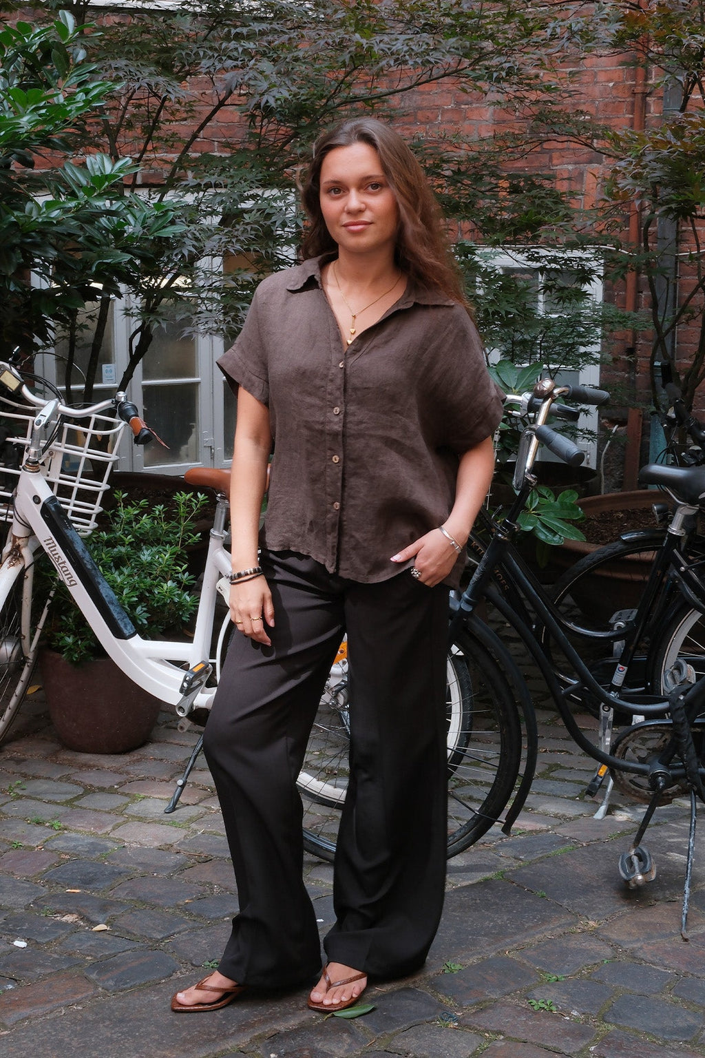 Astrid Lininiai marškiniai – rudi