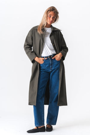 „Carla Trenchcoat“ - alyvuogė