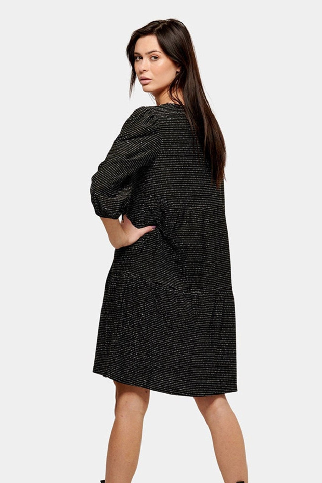 Suknelė su „Mica“ juostelėmis - juoda