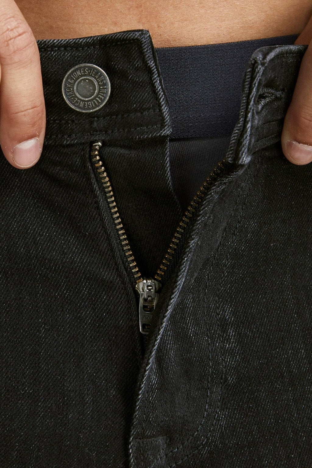 Liam originalūs džinsai 105 - juodas džinsinis audinys
