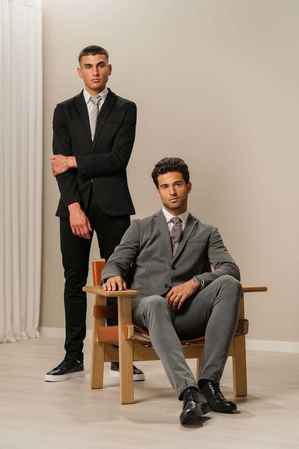 Performance Kostiumas ™ ️ (tamsiai pilka) + Performance Marškiniai - paketo sandoris