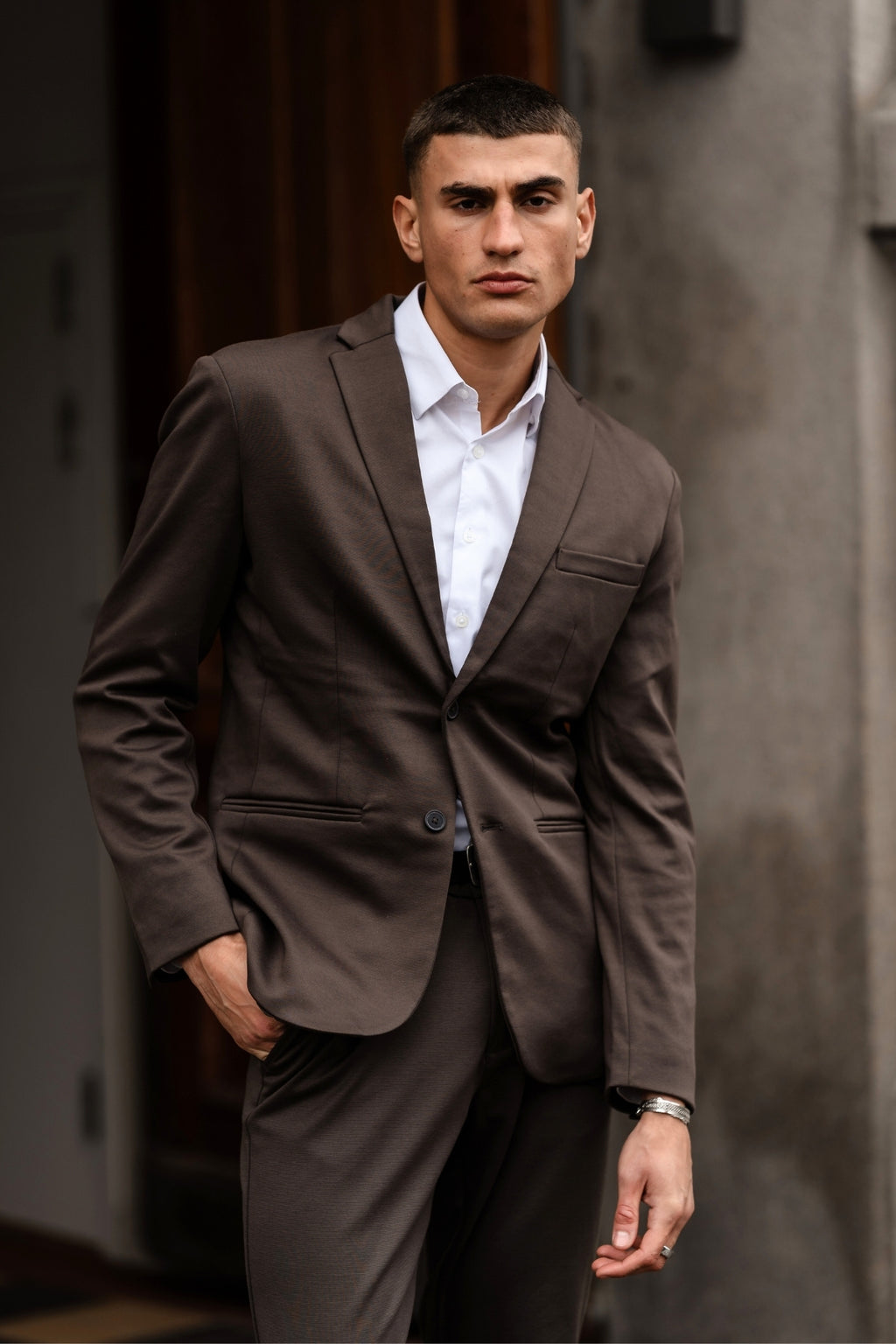 The Original Performance Suit Regular Fit – (Dark Brown)