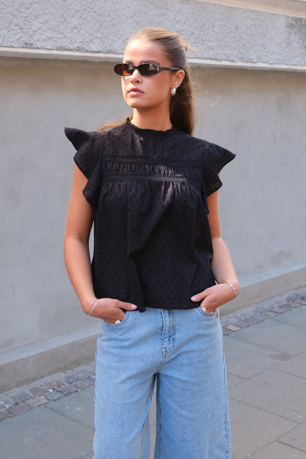 „Trine“ nėrinių viršus - juoda