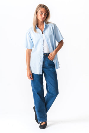 Trumpų rankovių lininiai marškinėliai - šviesiai mėlyni