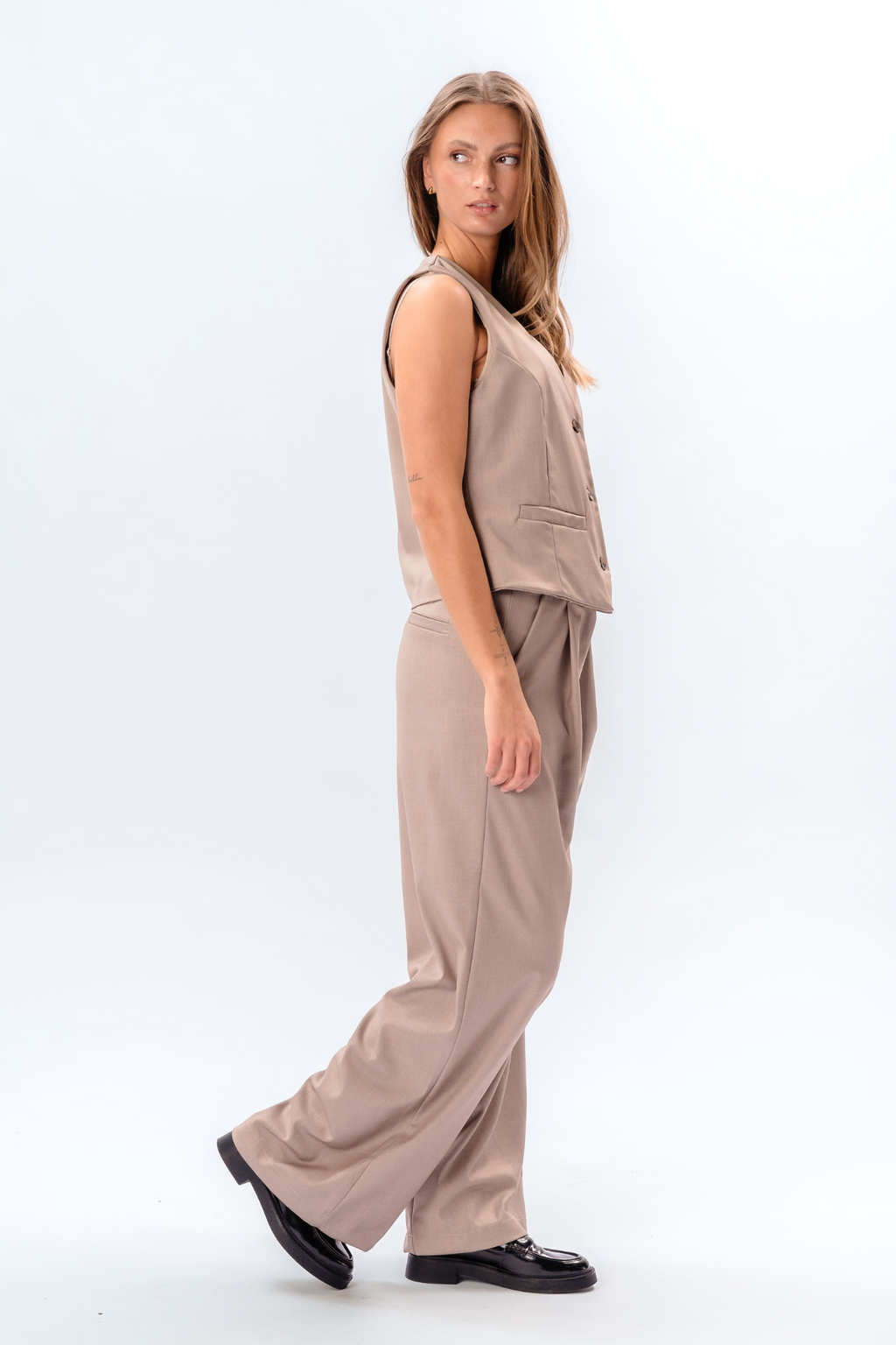 Nadia liemenė - Smėlio spalvos