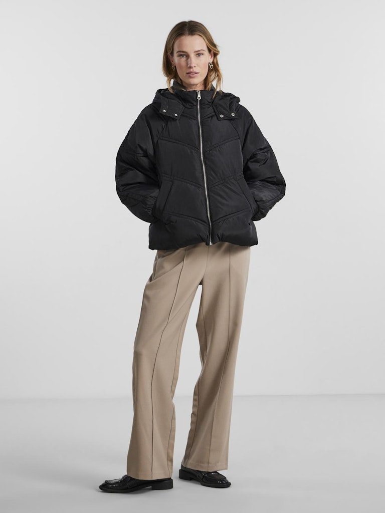 „Neli City Puffer“ striukė - juoda