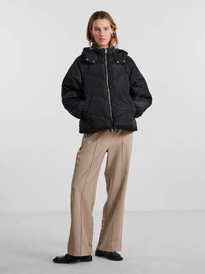 „Neli City Puffer“ striukė - juoda