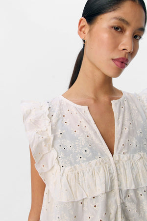 „Cillie Frill Top“ - „Cloud Dancer“