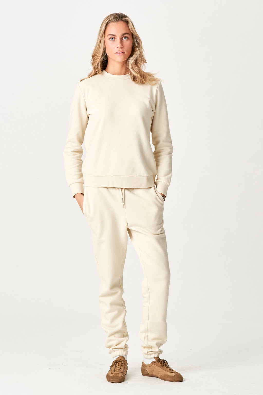 Basic Prakaito kostiumas su „Crewneck“ („Light Beige“) - pakuotės sandoris (moterys)