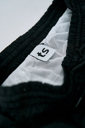 Premium Plaukti Shorts - juoda