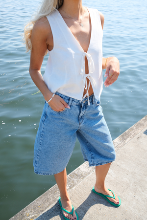 „Sky Denim“ jortai - vidutiniškai mėlynas džinsinis audinys