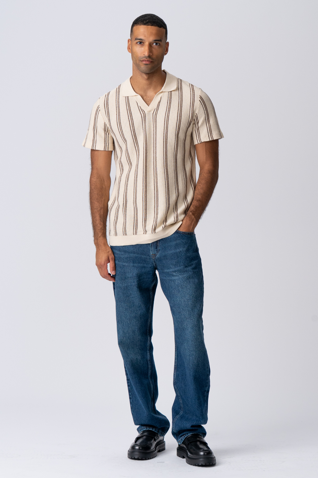 Dryžuotas megztinis - smėlis