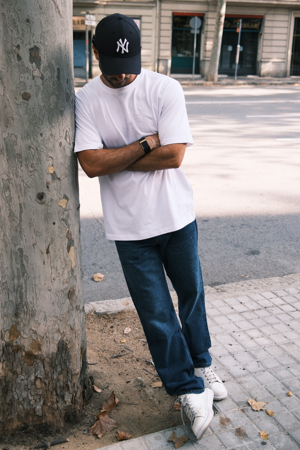 Atsipalaidavę džinsai - tamsiai mėlynas džinsinis audinys