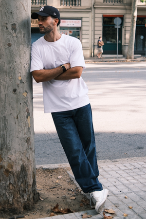 Atsipalaidavę džinsai - tamsiai mėlynas džinsinis audinys