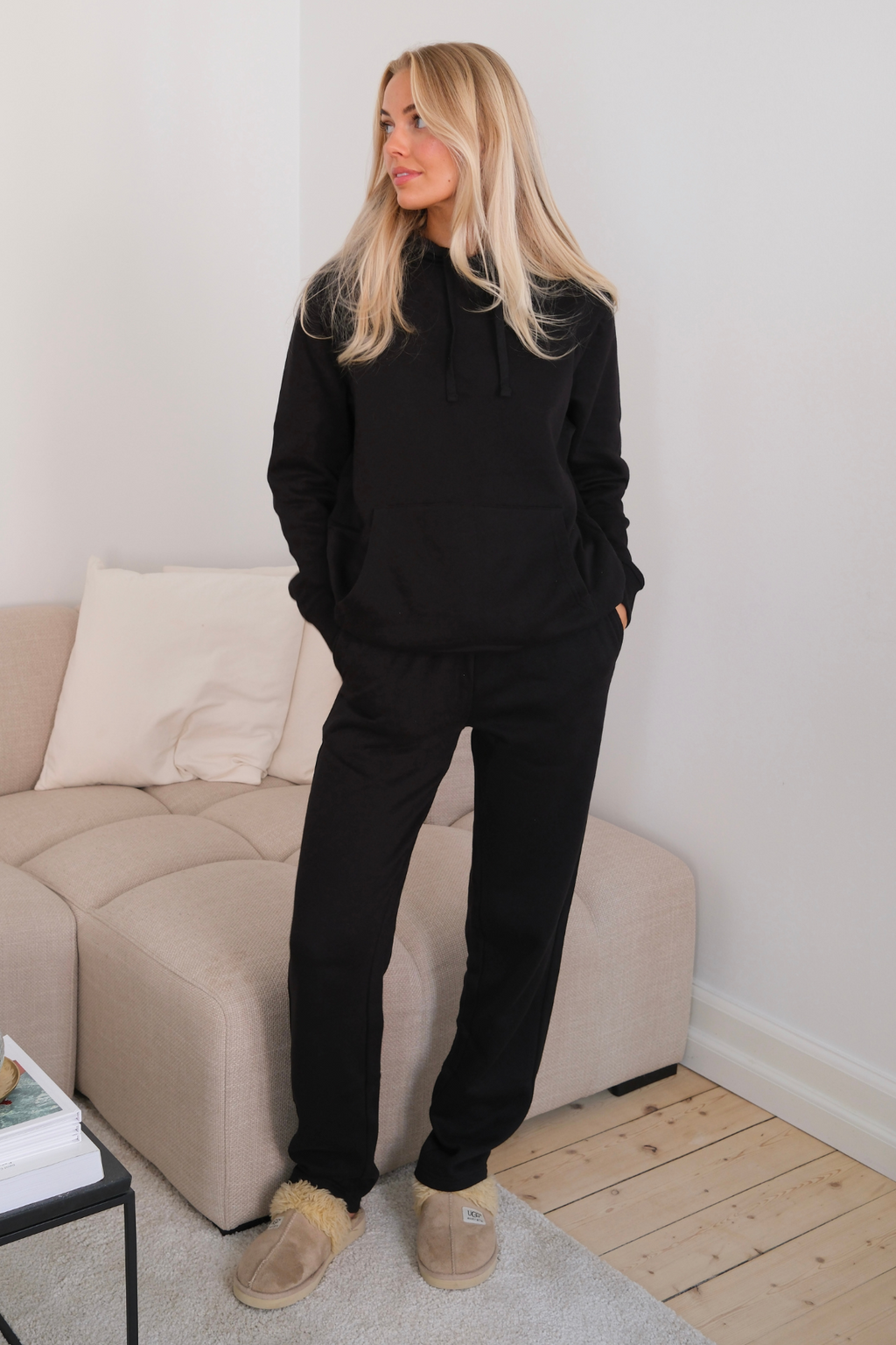 Essential sportiniai kelnaitės – juodos