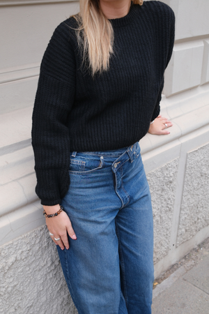 Gabriela megztas - juodas