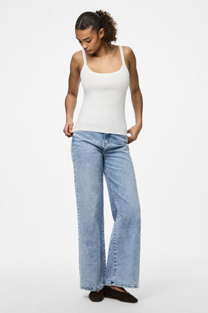 Gali dirželis viršuje - ryškiai balta