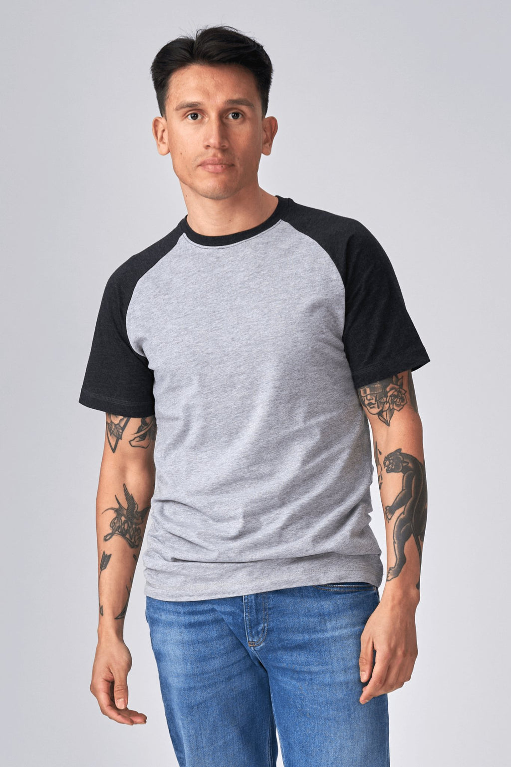 Basic „Raglan“ marškinėliai-juodai šviesiai pilka