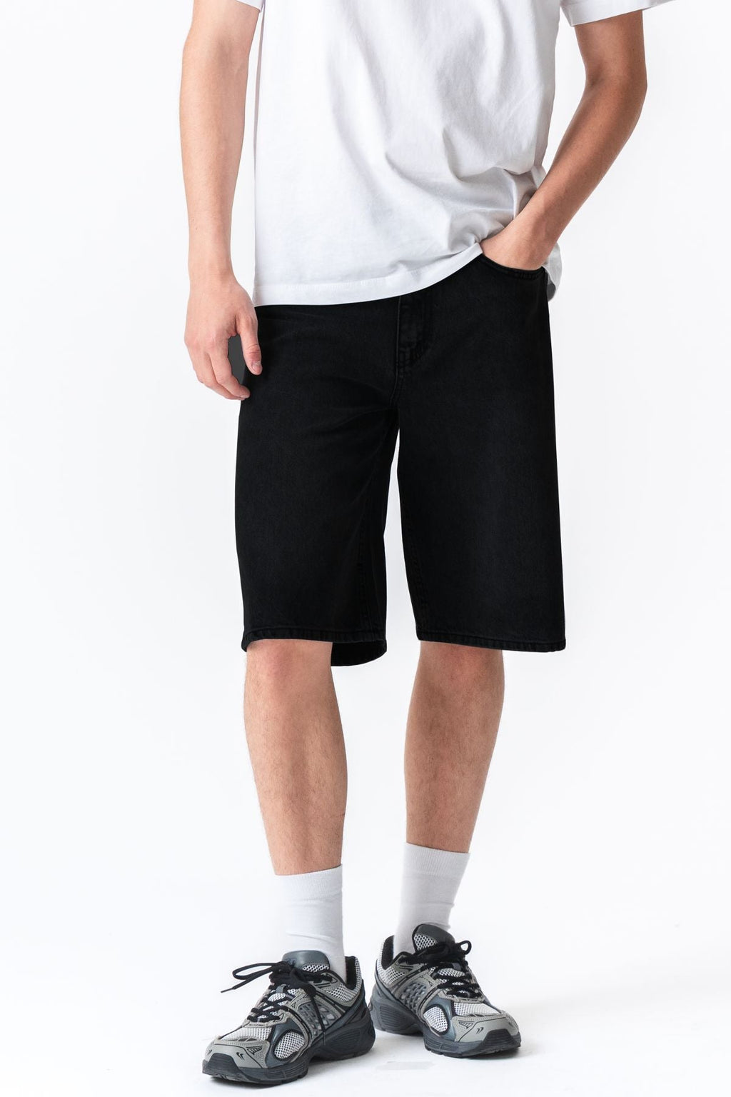 Džinsinis Shorts Laisvas – vientisas juodas