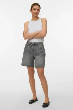 Vieno diržas Shorts Mišinys – šviesiai pilkas džinsas