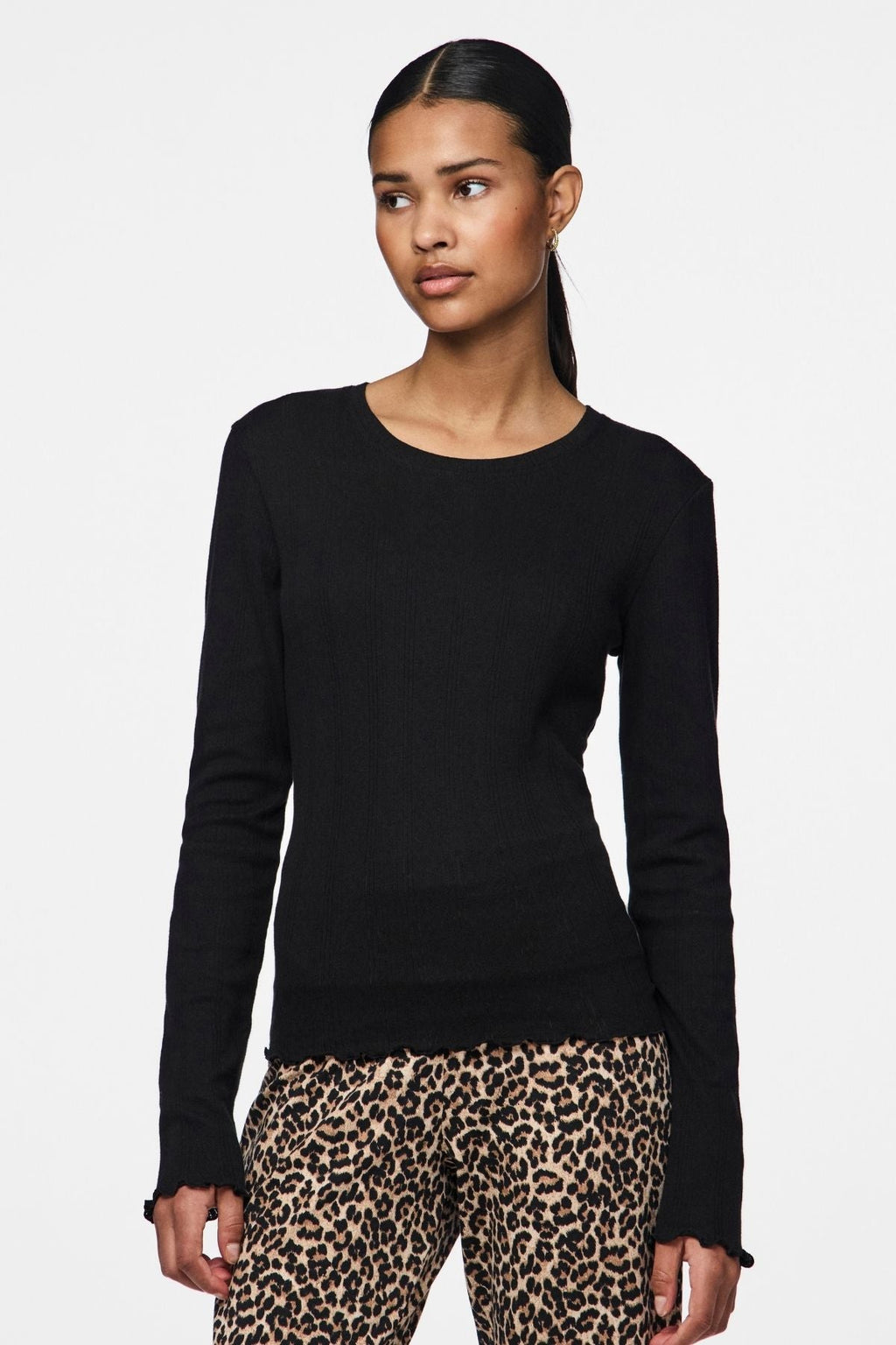 Marie O-Neck Poin Top - Black
