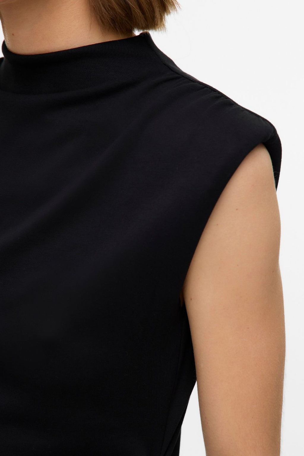 Nelli aukšto kaklo trumpa suknelė - juoda