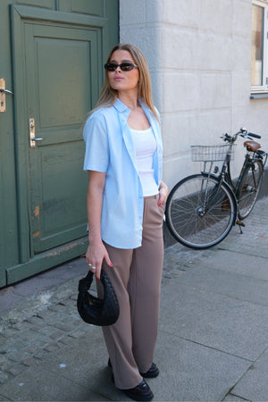 Trumpų rankovių lininiai marškinėliai - šviesiai mėlyni