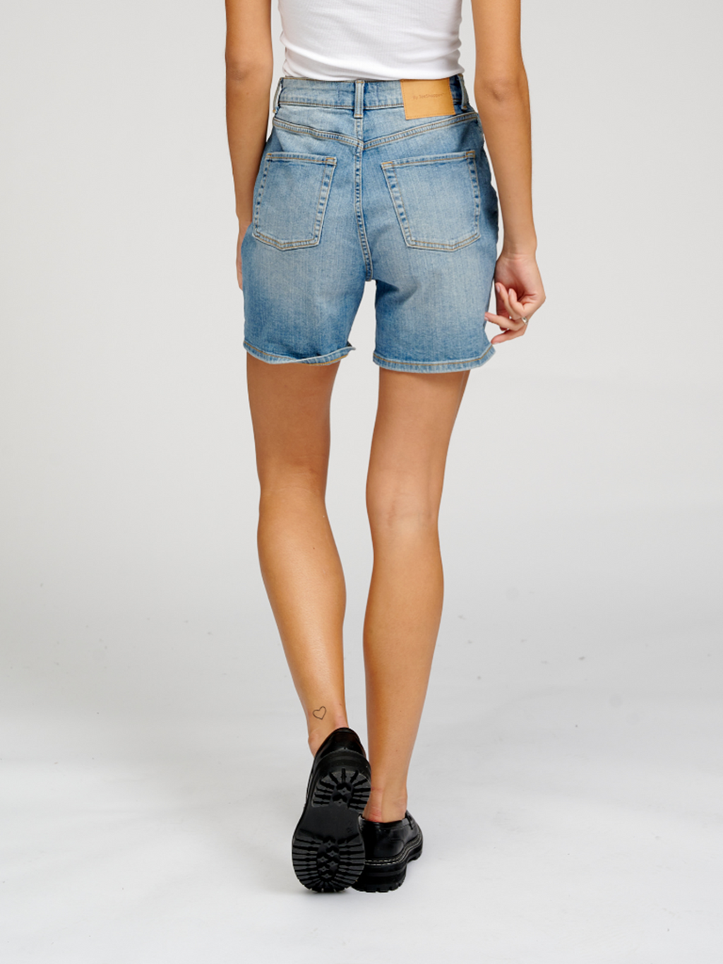 The Original Performance Denim Shorts - Medium Blue Denim (Woman)