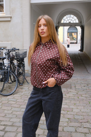 Isabel striukė - ruda