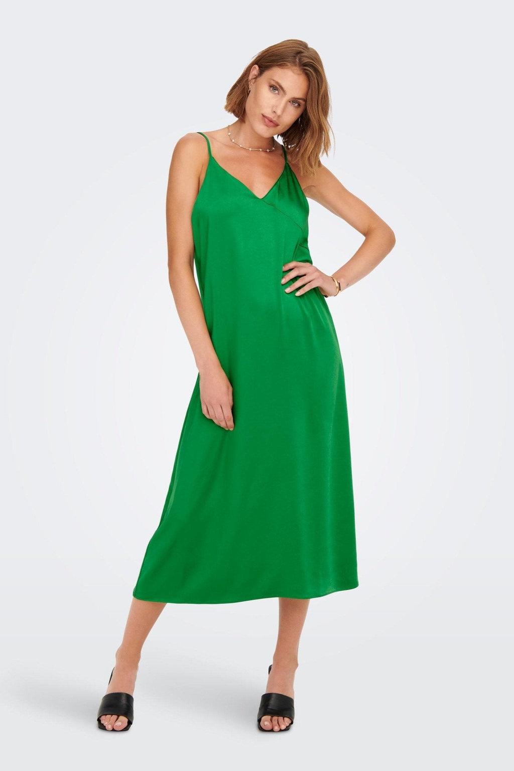 „Cosmo Slip Kjole“ - pirmoji tee