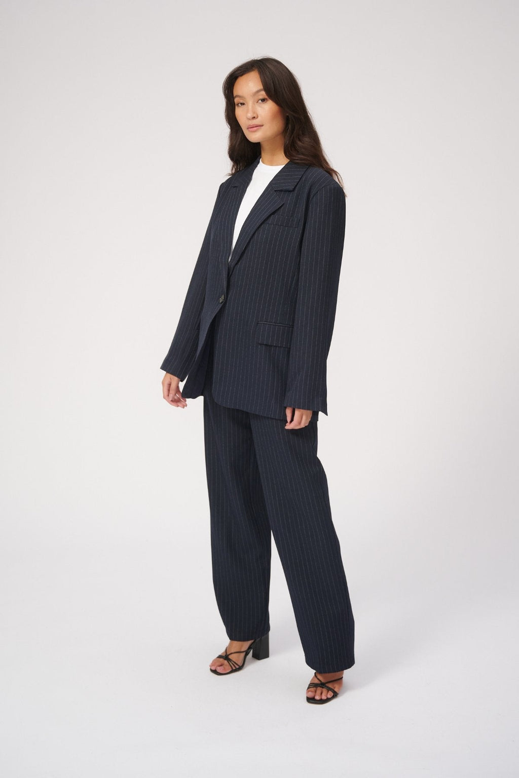 Negabaritinis kostiumas („Navy Pinstripe“) - pakuotės sandoris