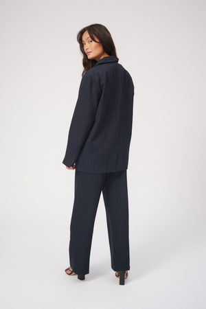 Negabaritinis kostiumas („Navy Pinstripe“) - pakuotės sandoris