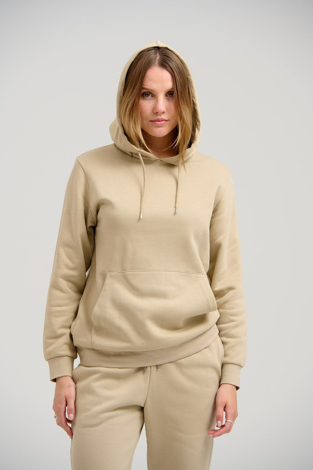 Basic Hoodie prakaitas - tamsus smėlio spalvos