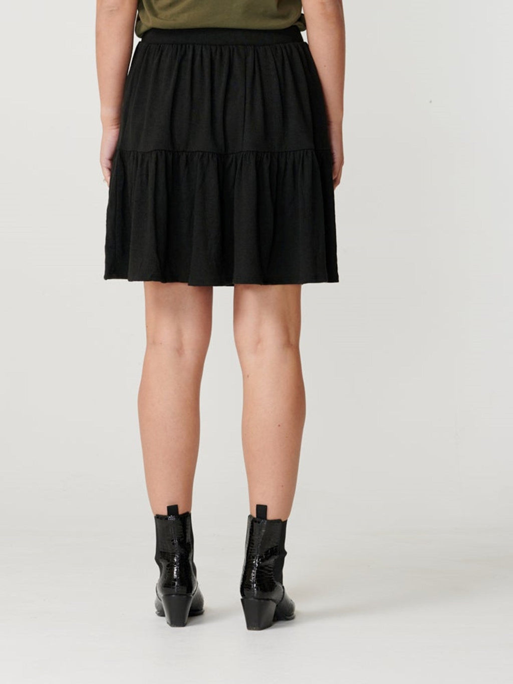 Basic minkštas mini sijonas - juodas