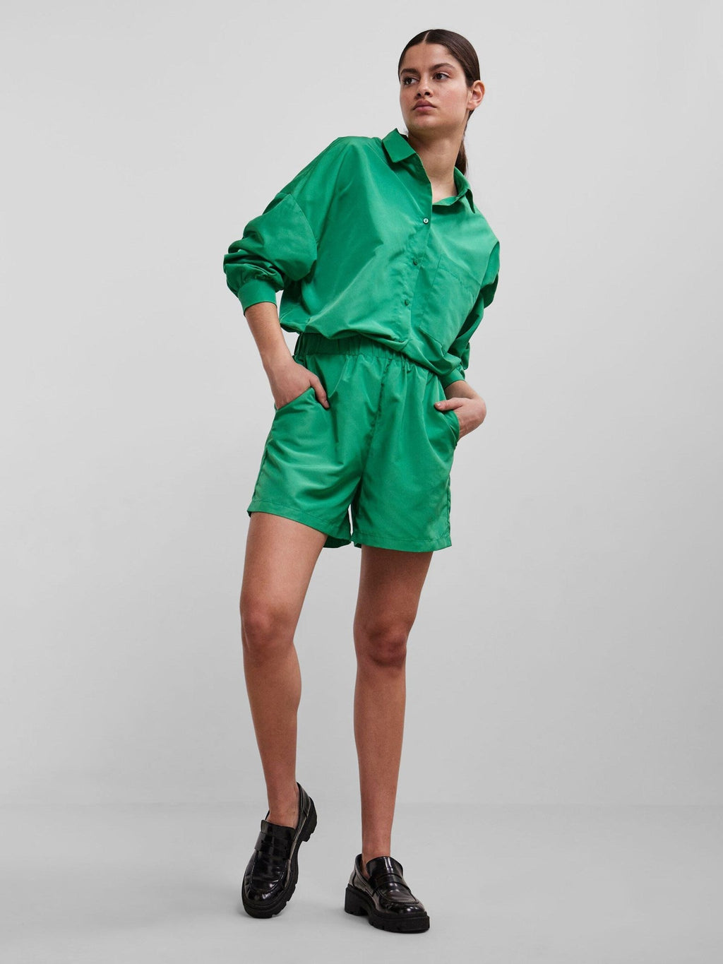Chrilina aukštas juosmuo Shorts - Paprasta žalia