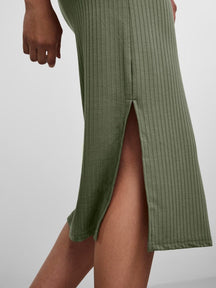 Kylie sijonas - gilios kerpės žalia