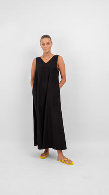 „Prisilla V“ kaklo midi suknelė - juoda